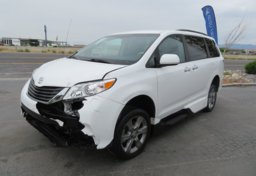 2014 Toyota Sienna - Thumbnail 2