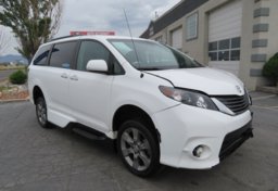 2014 Toyota Sienna - Thumbnail 3