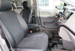 2014 Toyota Sienna - Thumbnail 25