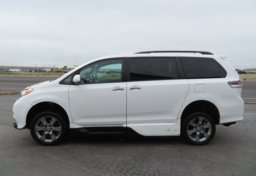 2014 Toyota Sienna - Thumbnail 9