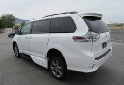 2014 Toyota Sienna - Thumbnail 8