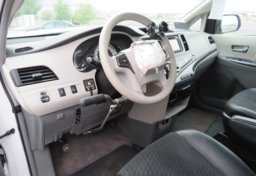 2014 Toyota Sienna - Thumbnail 21