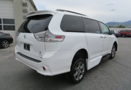 2014 Toyota Sienna - Thumbnail 5