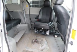 2014 Toyota Sienna - Thumbnail 28