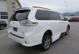 2014 Toyota Sienna - Thumbnail 7