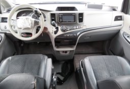 2014 Toyota Sienna - Thumbnail 20