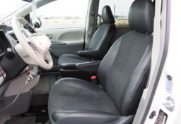 2014 Toyota Sienna - Thumbnail 23