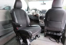 2014 Toyota Sienna - Thumbnail 30