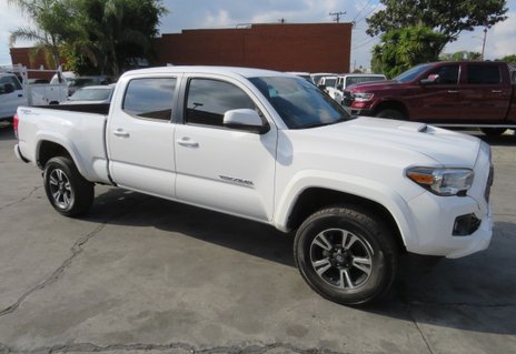 Picture of 2018 Toyota Tacoma