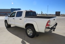 2015 Toyota Tacoma - Thumbnail 8