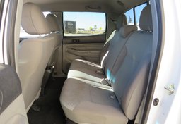 2015 Toyota Tacoma - Thumbnail 28