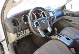 2015 Toyota Tacoma - Thumbnail 26