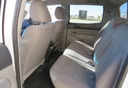 2015 Toyota Tacoma - Thumbnail 29