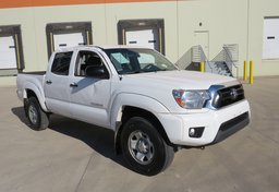 2015 Toyota Tacoma - Thumbnail 2