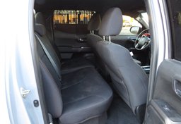 2019 Toyota Tacoma - Thumbnail 31