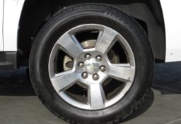 2016 Chevrolet Suburban - Thumbnail 17