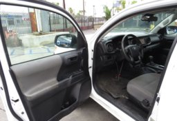 2018 Toyota Tacoma - Thumbnail 18