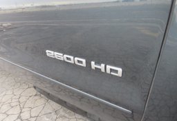 2018 Chevrolet Silverado 2500HD - Thumbnail 23