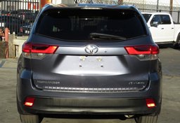2018 Toyota Highlander - Thumbnail 19