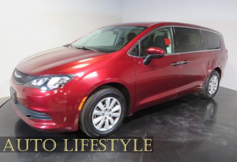 Picture of 2020 Chrysler Voyager