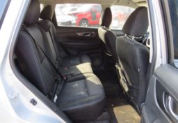 2017 Nissan Rogue - Thumbnail 30