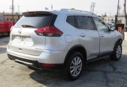 2017 Nissan Rogue - Thumbnail 8