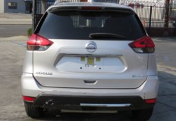 2017 Nissan Rogue - Thumbnail 10