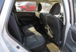 2017 Nissan Rogue - Thumbnail 32