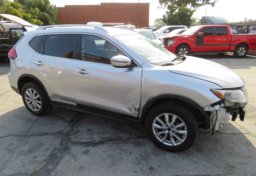 2017 Nissan Rogue - Thumbnail 2