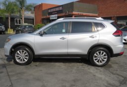 2017 Nissan Rogue - Thumbnail 11