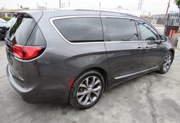 2017 Chrysler Pacifica - Thumbnail 8