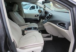 2017 Chrysler Pacifica - Thumbnail 26