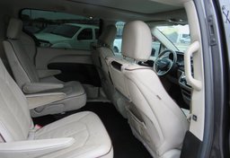 2017 Chrysler Pacifica - Thumbnail 32