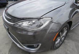 2017 Chrysler Pacifica - Thumbnail 12