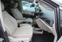 2017 Chrysler Pacifica - Thumbnail 30