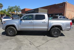 2017 Toyota Tacoma - Thumbnail 5