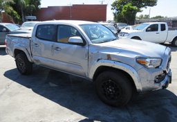 2017 Toyota Tacoma - Thumbnail 2