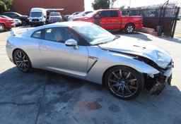 2014 Nissan GT-R - Thumbnail 2