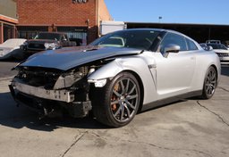 2014 Nissan GT-R - Thumbnail 3