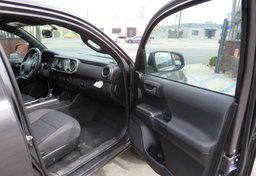 2017 Toyota Tacoma - Thumbnail 20