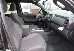 2017 Toyota Tacoma - Thumbnail 26