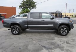 2017 Toyota Tacoma - Thumbnail 11