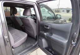 2017 Toyota Tacoma - Thumbnail 22