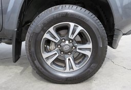 2017 Toyota Tacoma - Thumbnail 18