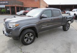 2017 Toyota Tacoma - Thumbnail 2