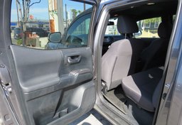 2017 Toyota Tacoma - Thumbnail 26