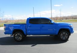 2021 Toyota Tacoma - Thumbnail 12