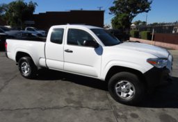 2018 Toyota Tacoma - Thumbnail 2