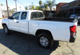 2018 Toyota Tacoma - Thumbnail 5