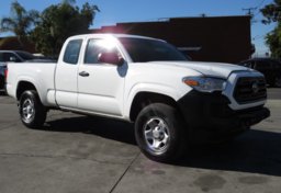 2018 Toyota Tacoma - Thumbnail 4